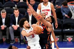 开云体育官网-活塞将客场挑战小牛，两支实力相当的球队将对抗的简单介绍