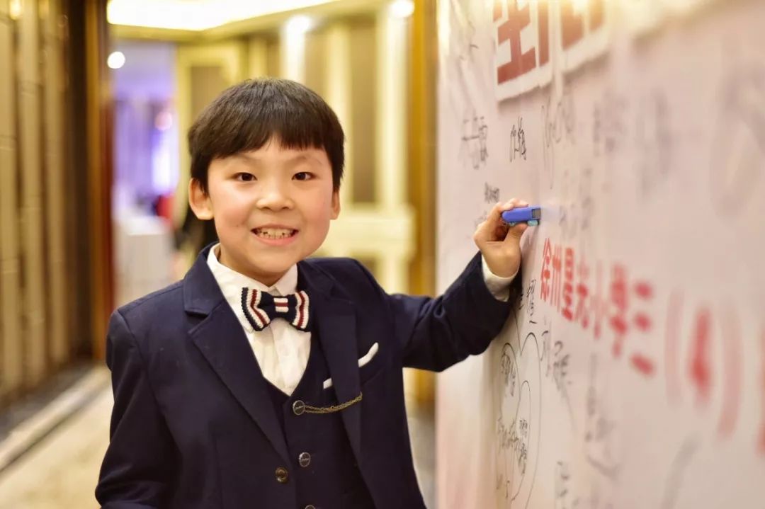 包含夺冠之路：冠军独具慧眼，轻松击败对手的词条