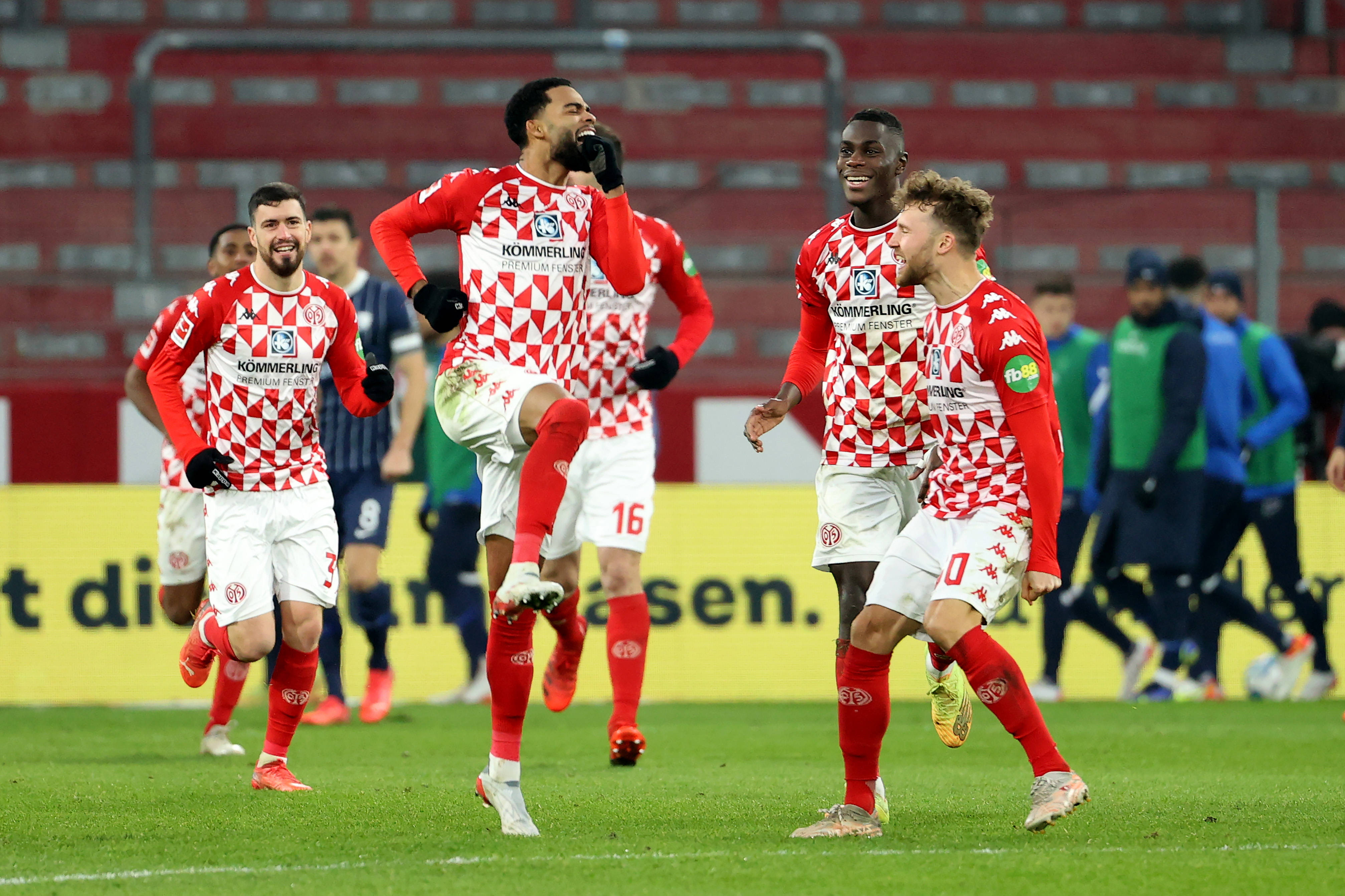 沃尔夫斯堡客场逼平弗赖堡,保持不败战绩 沃尔夫斯堡客场逼平弗赖堡,保持不败战绩