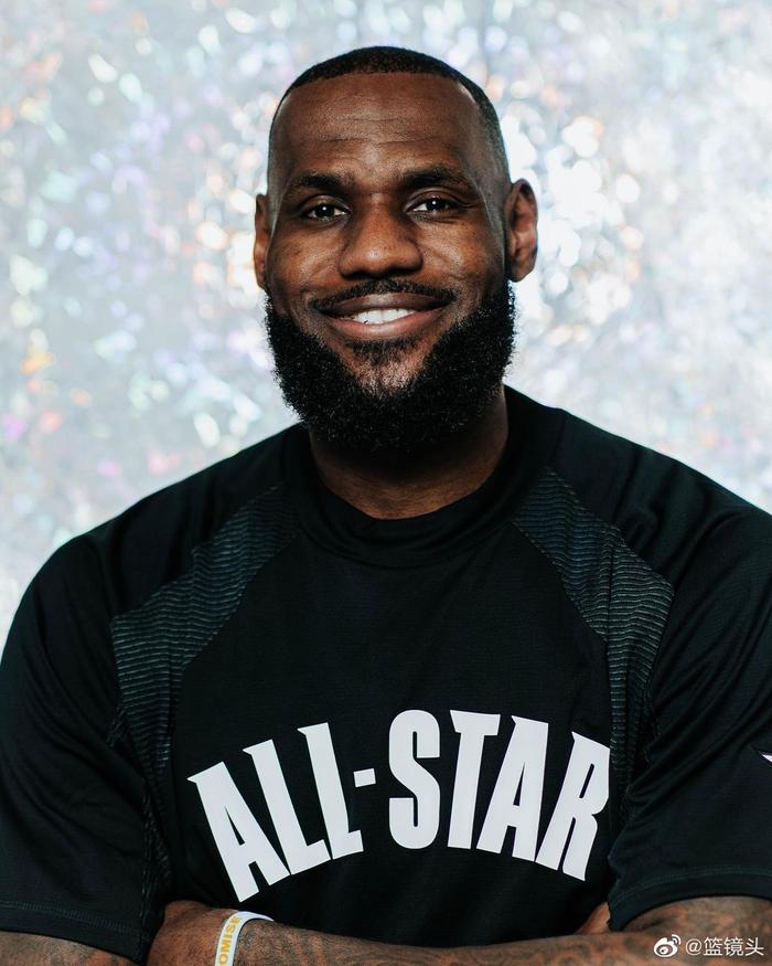 NBA球员在全明星赛中展现飒爽英姿