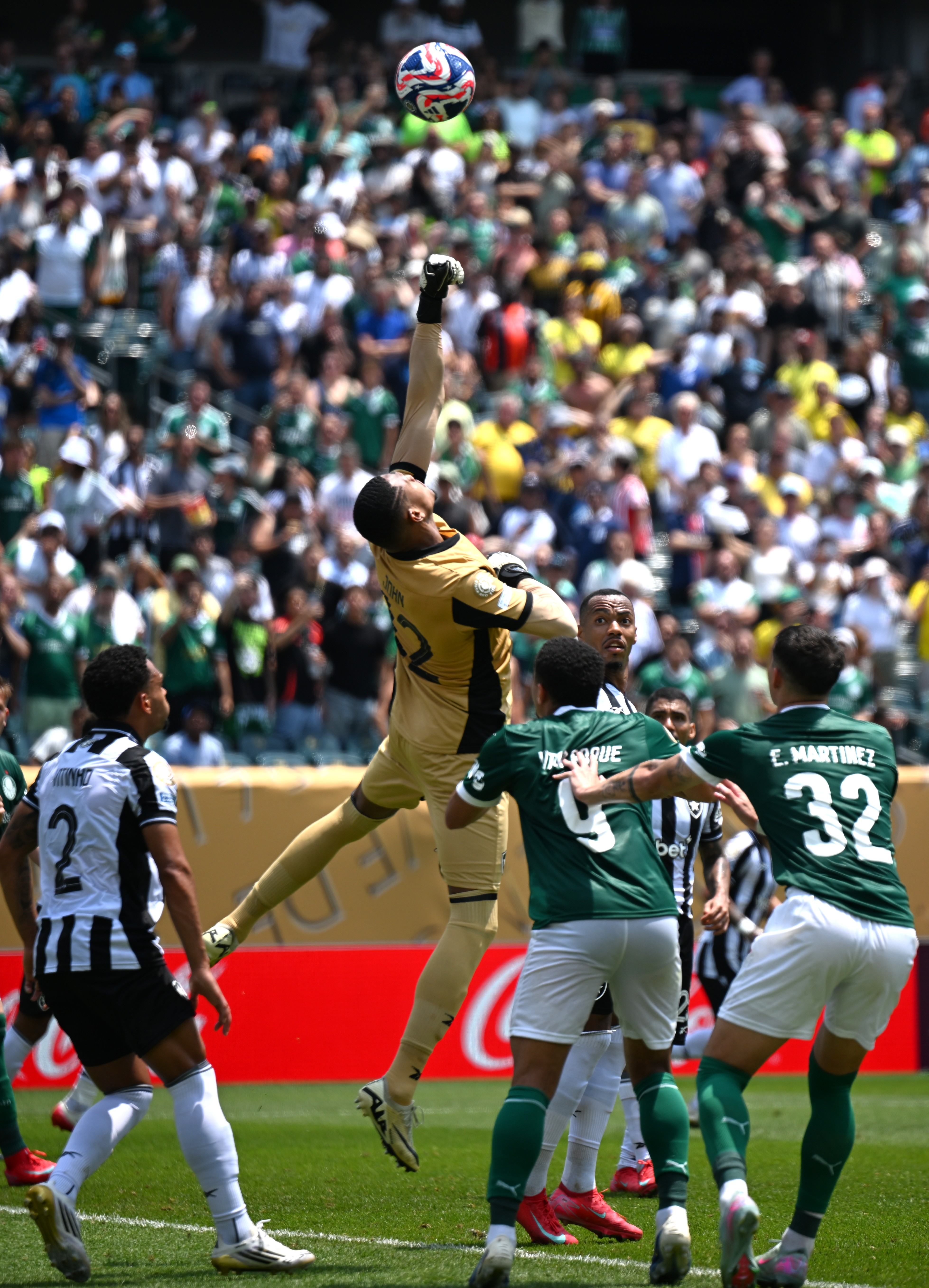 足球联赛精彩对阵让人大呼过瘾 足球联赛精彩对阵让人大呼过瘾