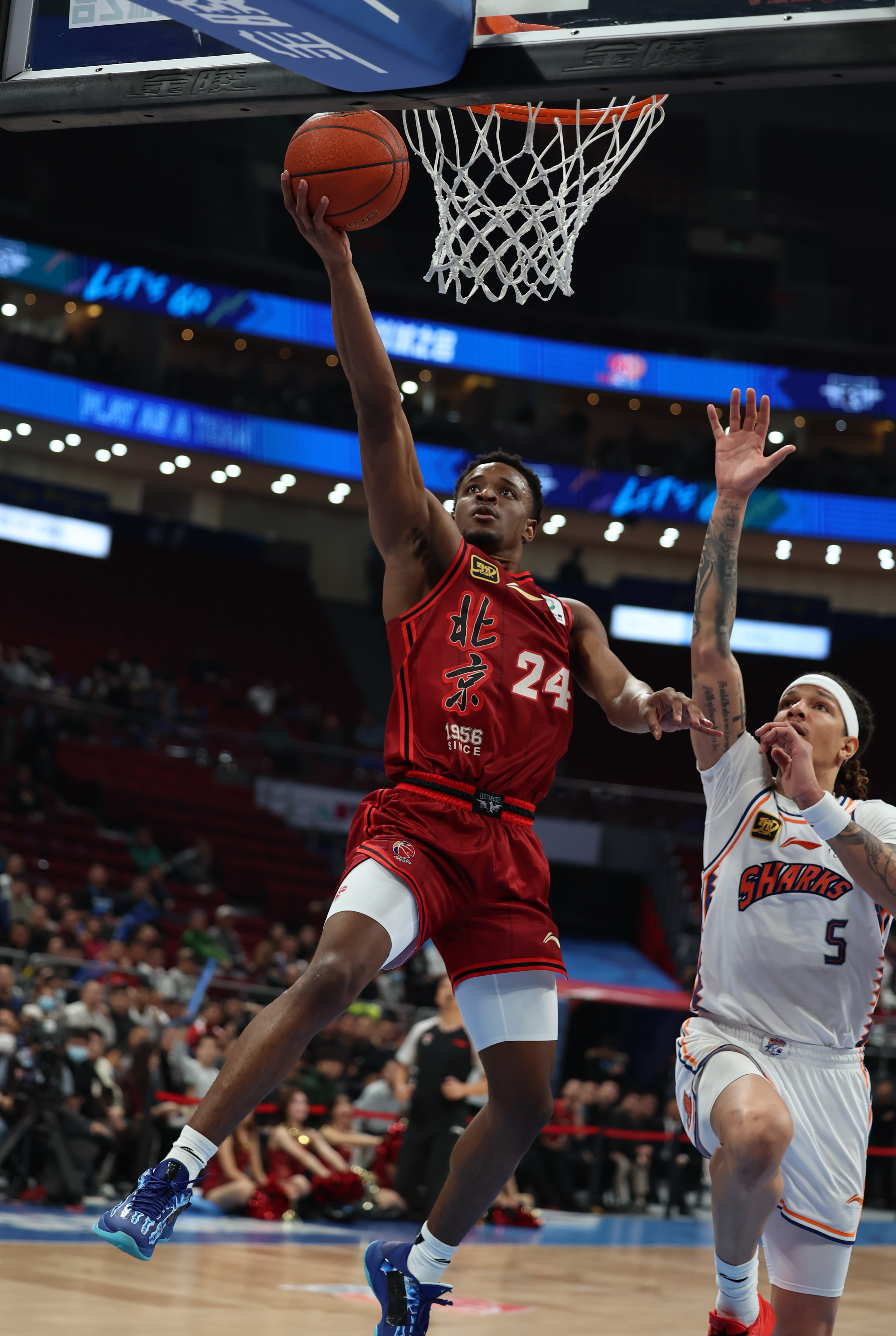 EG轻取菲尼克斯太阳，姆巴佩完成史诗逆转宿敌对决2025世界赛，留下经典瞬间的简单介绍