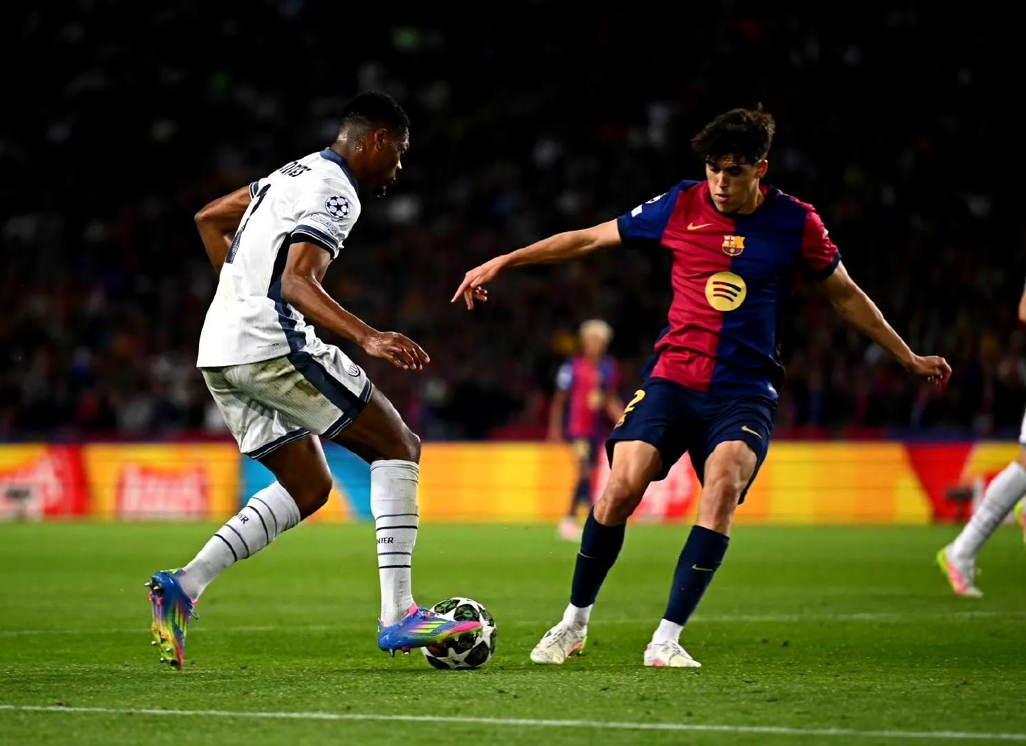 AC米兰完胜智利,梅西高光表现 AC米兰完胜智利,梅西高光表现